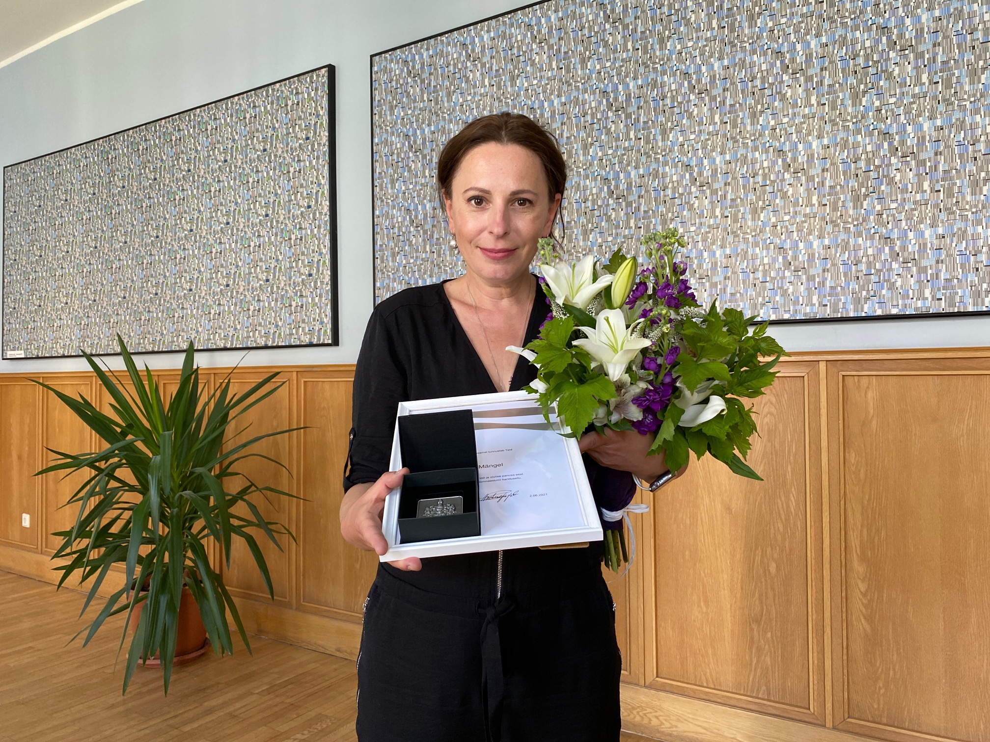 Read more about the article Margot Mängel pälvis Tallinna Haridusameti aukirja ja medali “Tallinn tänab”