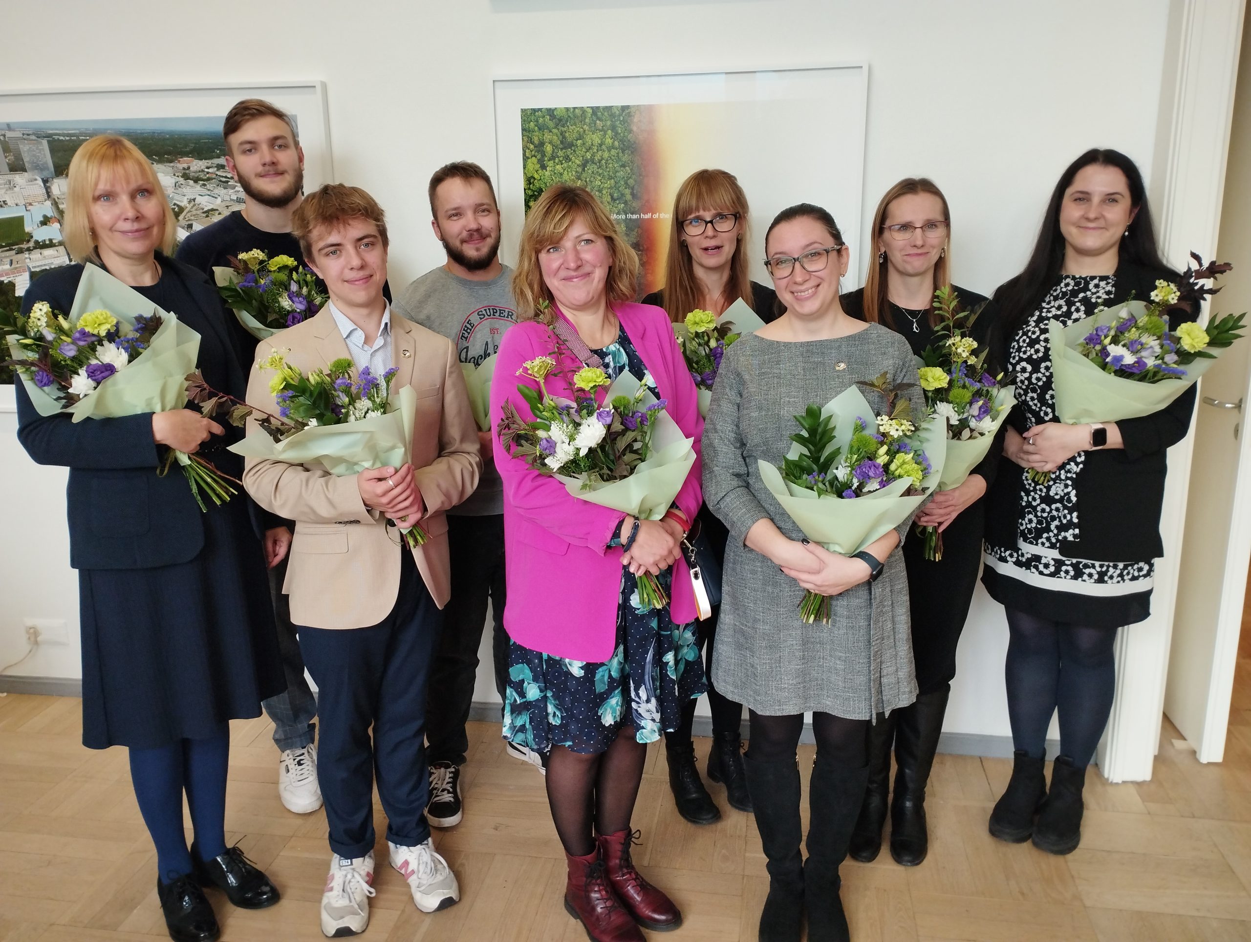 Read more about the article Õpetajate päeva tähtsündmusel anti üle Tallinna linna ja vabariigi tunnustused meie kooli õpetajatele.