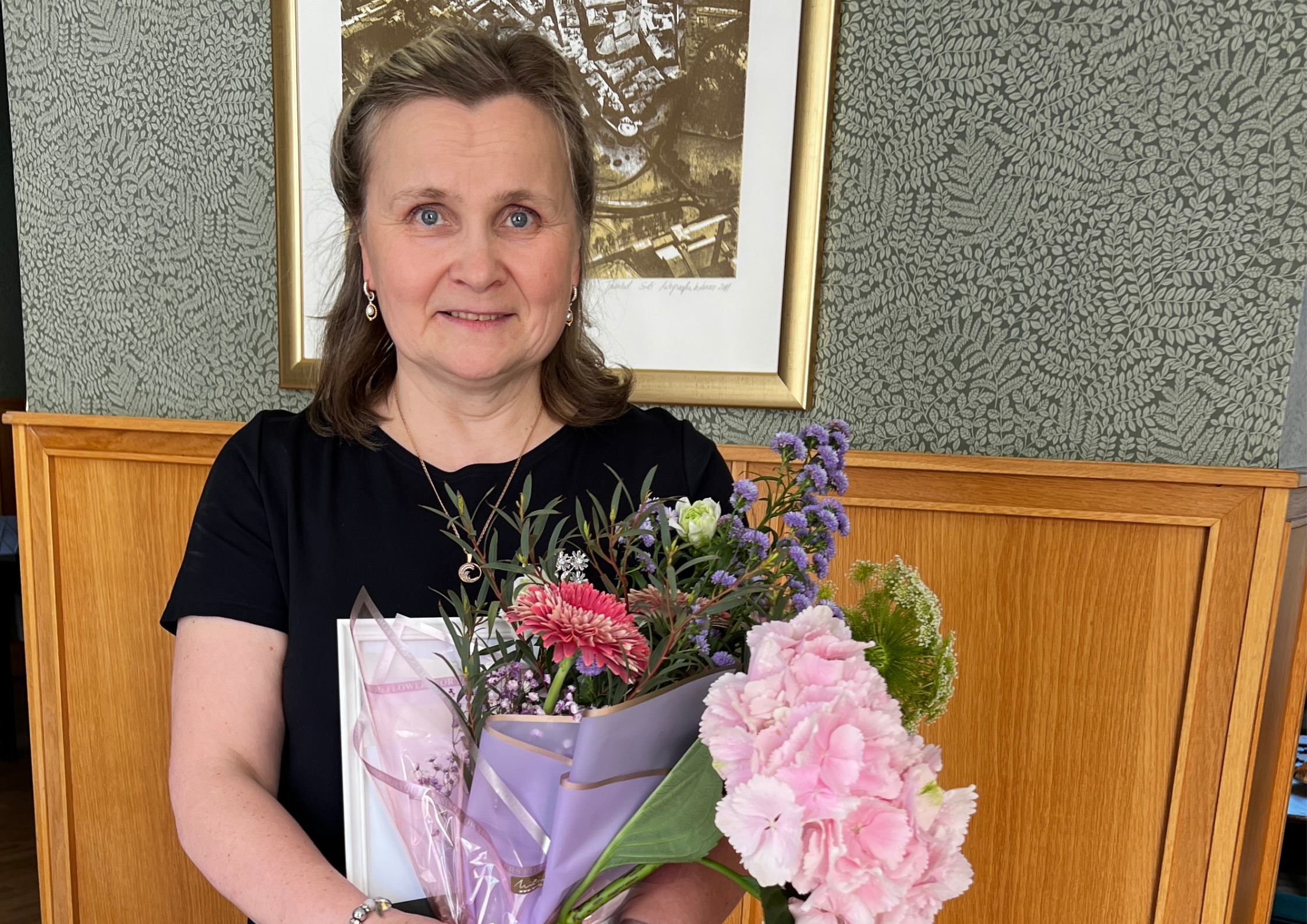 Read more about the article Katrin Rohumaa pälvis Tallinna Haridusameti aukirja ja medali “Tallinn tänab”
