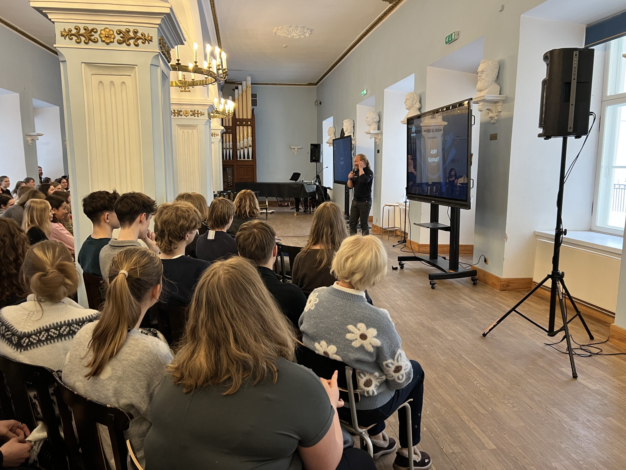 Read more about the article Õpilased kohtusid Andres Käosaarega