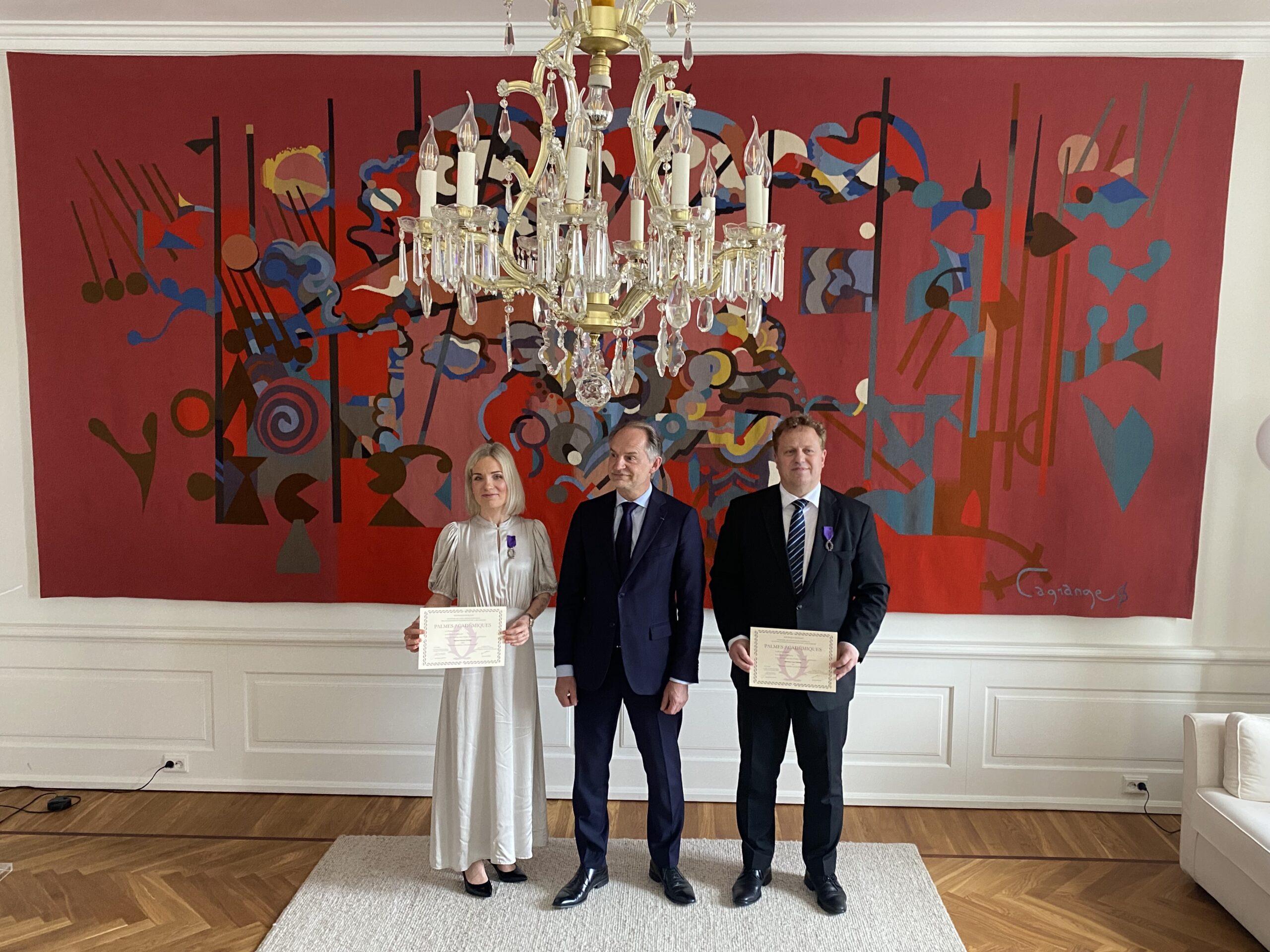 Read more about the article Dagmar Hallmägi pälvis Akadeemiliste Palmiokste ordeni